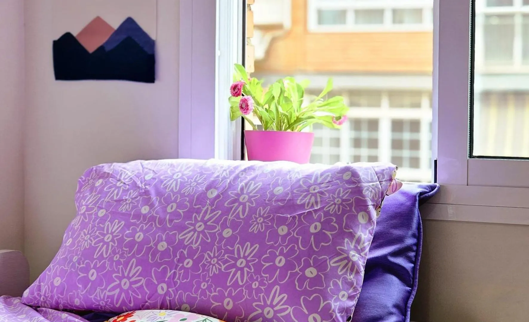 Επικοινωνία με το Modern Room Near Airport & Center